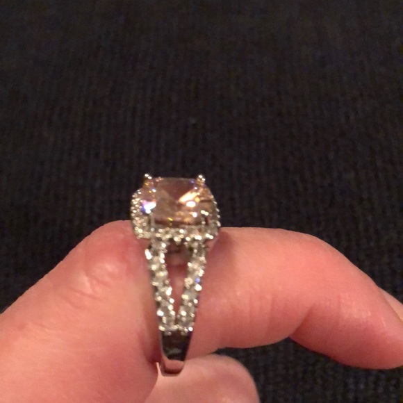 Cushion cut pink ring and earrings - Picture 3 of 5